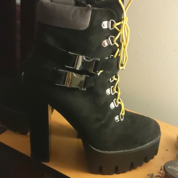 Boot heels - Picture 3 of 3